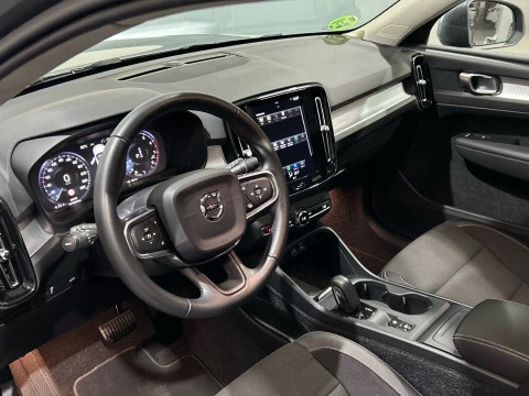 Volvo XC40 2.0 T4 MOMENTUM AUTO 190 5P