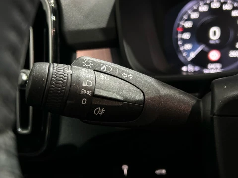 Volvo XC40 2.0 T4 MOMENTUM AUTO 190 5P