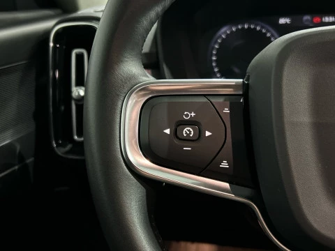 Volvo XC40 2.0 T4 MOMENTUM AUTO 190 5P