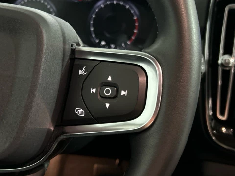 Volvo XC40 2.0 T4 MOMENTUM AUTO 190 5P