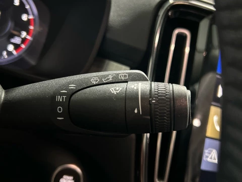 Volvo XC40 2.0 T4 MOMENTUM AUTO 190 5P