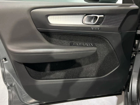 Volvo XC40 2.0 T4 MOMENTUM AUTO 190 5P