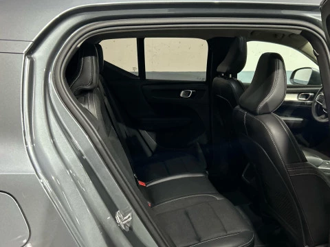 Volvo XC40 2.0 T4 MOMENTUM AUTO 190 5P