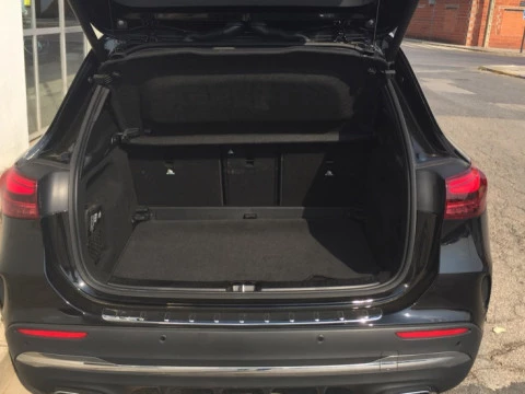 Mercedes-Benz GLA  200 d