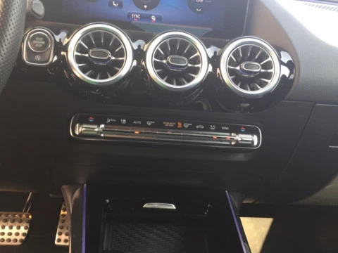 Mercedes-Benz GLA  200 d