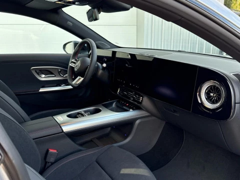 Mercedes-Benz CLA  250+ con tecnologia EQ