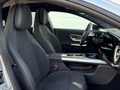 Mercedes-Benz CLA  250+ con tecnologia EQ