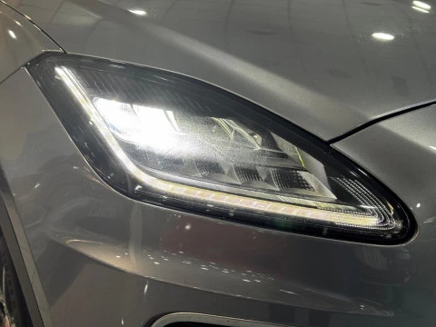 Jaguar E-Pace E-PACE 2.0D I4 R-DYNAMIC BASE AWD AUT. 163