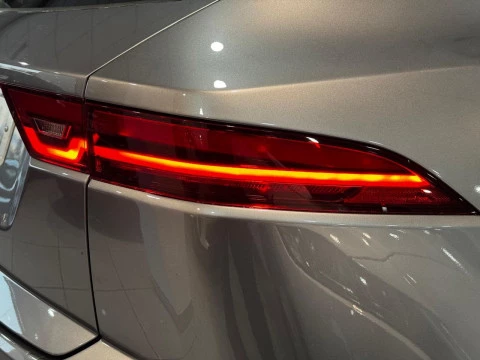 Jaguar E-Pace E-PACE 2.0D I4 R-DYNAMIC BASE AWD AUT. 163