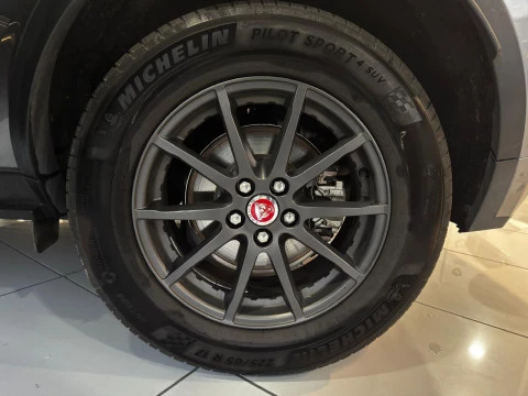 Jaguar E-Pace E-PACE 2.0D I4 R-DYNAMIC BASE AWD AUT. 163