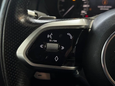 Jaguar E-Pace E-PACE 2.0D I4 R-DYNAMIC BASE AWD AUT. 163