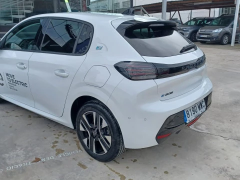 Peugeot e-208 Allure Eléctrico 136 (100 Kw)