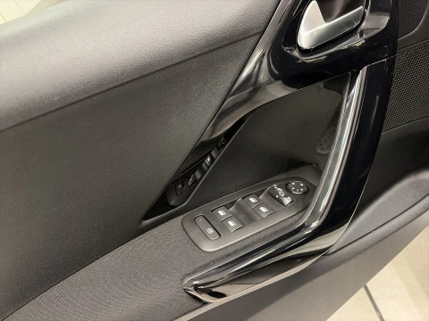 Peugeot 2008 PureTech 110 SANDS Signature 81 kW (110 CV)