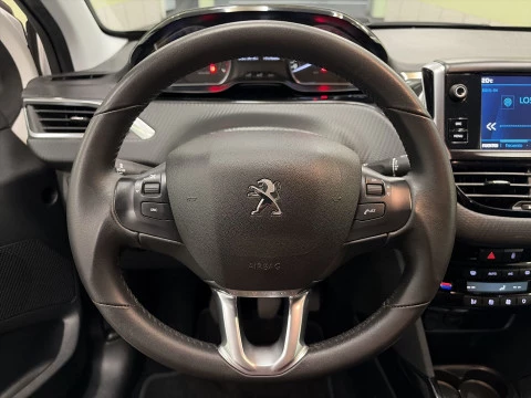 Peugeot 2008 PureTech 110 SANDS Signature 81 kW (110 CV)