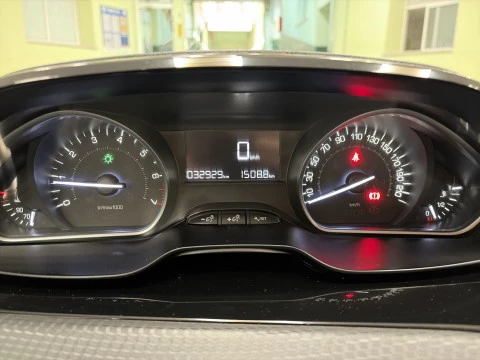 Peugeot 2008 PureTech 110 SANDS Signature 81 kW (110 CV)