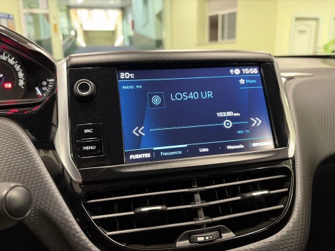 Peugeot 2008 PureTech 110 SANDS Signature 81 kW (110 CV)