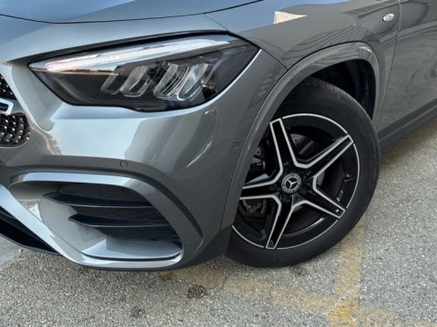 Mercedes-Benz GLA  250 e