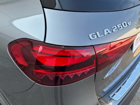 Mercedes-Benz GLA  250 e