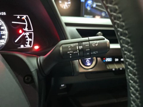 Lexus UX 2.0 250h Business