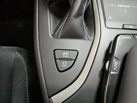 Lexus UX 2.0 250h Business