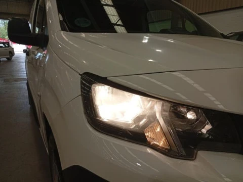 Peugeot Partner Pro Standard 600kg BlueHDi 100 CV 