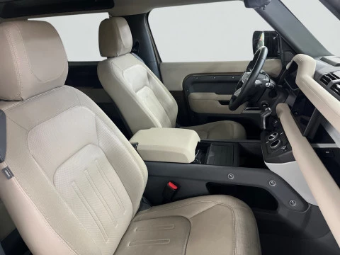 Land Rover Defender 3.0 D250 SE 110 Auto 4WD MHEV