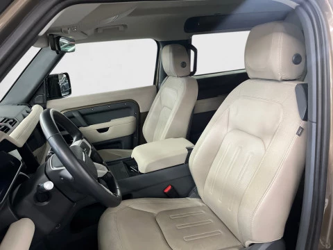 Land Rover Defender 3.0 D250 SE 110 Auto 4WD MHEV