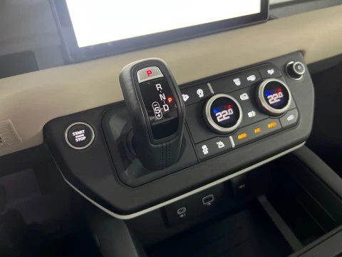 Land Rover Defender 3.0 D250 SE 110 Auto 4WD MHEV