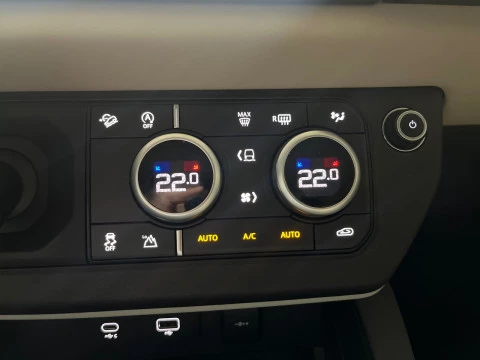 Land Rover Defender 3.0 D250 SE 110 Auto 4WD MHEV