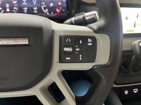 Land Rover Defender 3.0 D250 SE 110 Auto 4WD MHEV