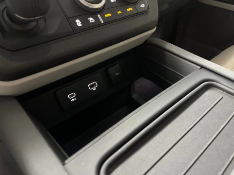 Land Rover Defender 3.0 D250 SE 110 Auto 4WD MHEV