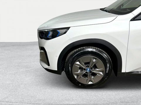 BMW iX2 xDrive30