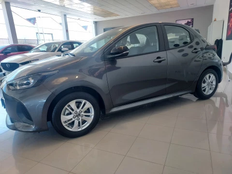 Mazda2 1.5 85 kW (116 CV) CVT Centre-line