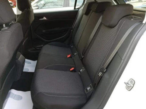 Peugeot 308 5P Active Pack BlueHDi 130 S&S EAT8