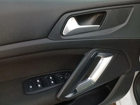 Peugeot 308 5P Active Pack BlueHDi 130 S&S EAT8