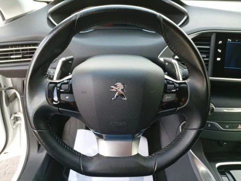 Peugeot 308 5P Active Pack BlueHDi 130 S&S EAT8