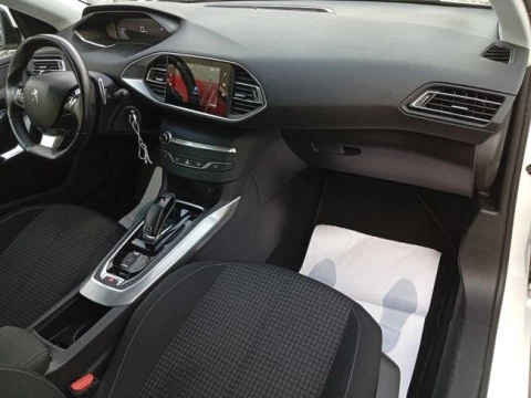 Peugeot 308 5P Active Pack BlueHDi 130 S&S EAT8