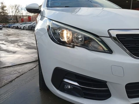 Peugeot 308 5P Active Pack BlueHDi 130 S&S EAT8