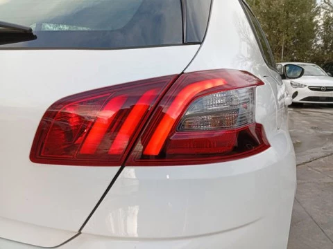 Peugeot 308 5P Active Pack BlueHDi 130 S&S EAT8