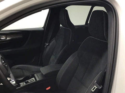 Volvo XC40 XC40 Plus, B3 Mild hybrid, Gasolina, Dark