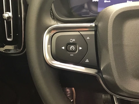 Volvo XC40 XC40 Plus, B3 Mild hybrid, Gasolina, Dark