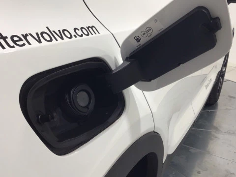 Volvo XC40 XC40 Plus, B3 Mild hybrid, Gasolina, Dark