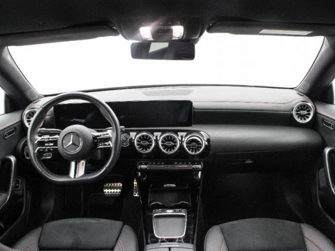 Mercedes-Benz CLA 1.3 CLA 200 MHEV DCT 163 4P