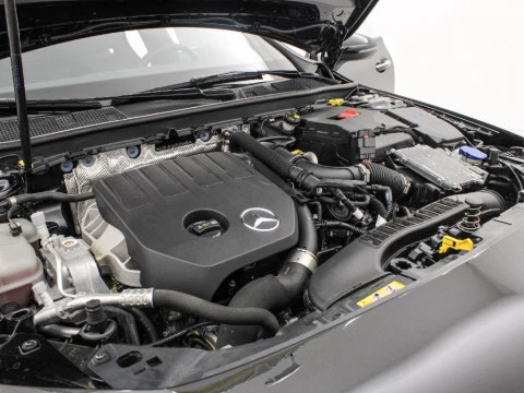 Mercedes-Benz CLA 1.3 CLA 200 MHEV DCT 163 4P