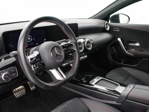 Mercedes-Benz CLA 1.3 CLA 200 MHEV DCT 163 4P