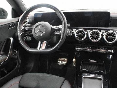 Mercedes-Benz CLA 1.3 CLA 200 MHEV DCT 163 4P