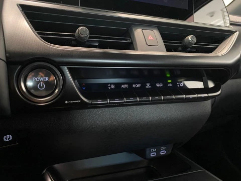 Lexus UX 2.0 300h UX Plus