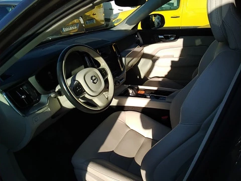 Volvo XC60 2.0 B4 D AWD Momentum Pro Auto