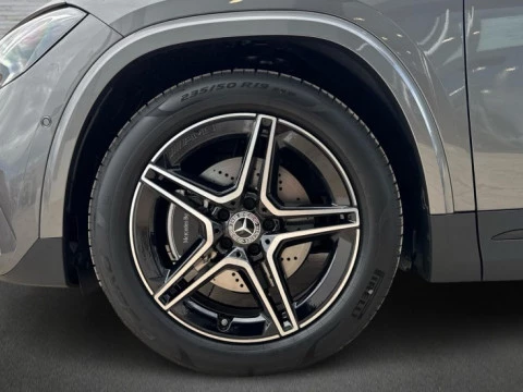 Mercedes-Benz GLA  200 d