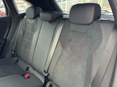 Mercedes-Benz GLA  200 d
